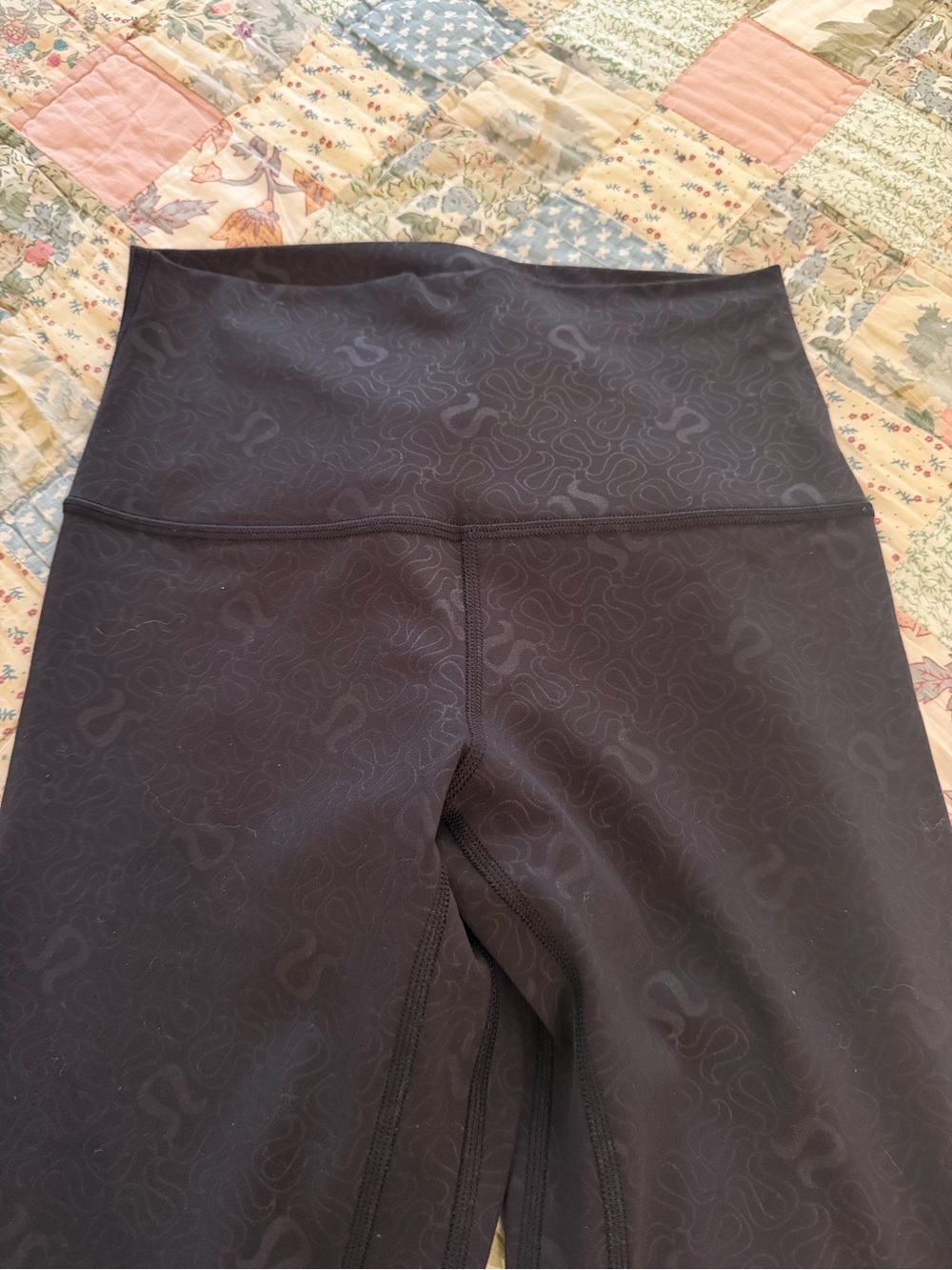 LULULEMON ALIGN HIGH RISE 25” SIZE 4 BLACK MONOGRAM - Picture 2 of 4